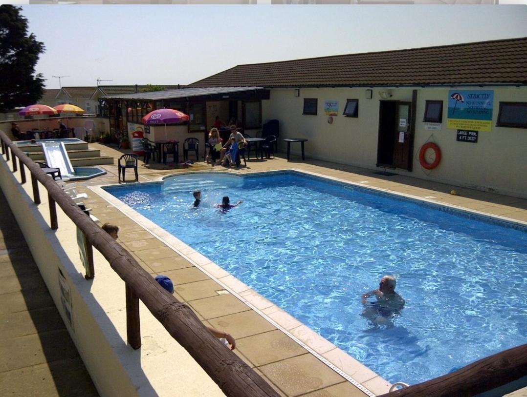 Ocean View 95 Hotel Trimingham Exterior photo